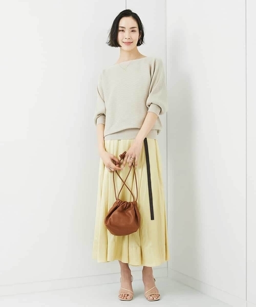 MICHEL KLEIN（ミッシェル・クラン）の「レザーライクサテンフレアスカート（スカート・レディース・カーキ/イエロー・38）」の5枚目の写真