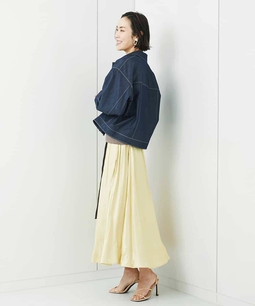 MICHEL KLEIN（ミッシェル・クラン）の「レザーライクサテンフレアスカート（スカート・レディース・カーキ/イエロー・38）」の10枚目の写真