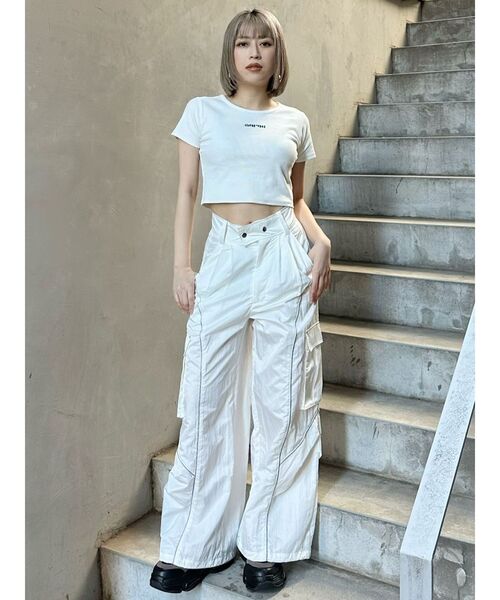 MURUA(ムルーア)の「テレコロゴクロップドT(Tシャツ/カットソー・レディース・ホワイト/ピンク/モカ/ブラック/ブルー・FREE)」の6枚目の写真