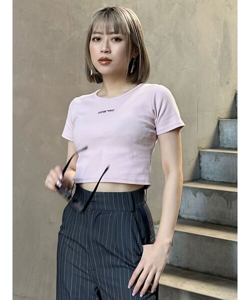 MURUA(ムルーア)の「テレコロゴクロップドT(Tシャツ/カットソー・レディース・ホワイト/ピンク/モカ/ブラック/ブルー・FREE)」の8枚目の写真