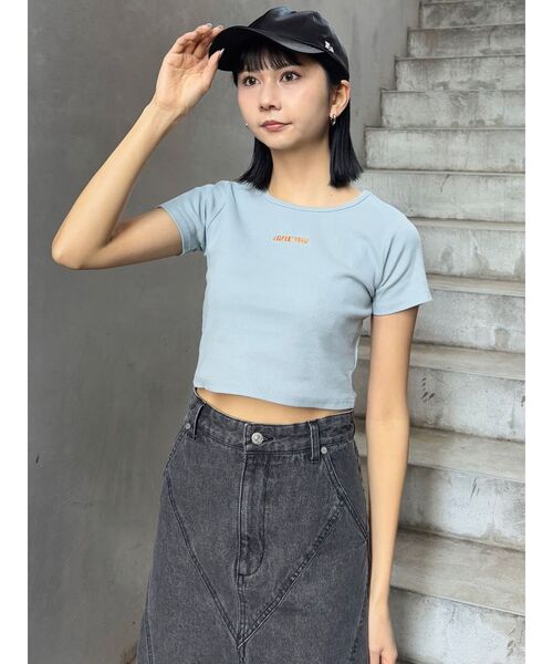 MURUA(ムルーア)の「テレコロゴクロップドT(Tシャツ/カットソー・レディース・ホワイト/ピンク/モカ/ブラック/ブルー・FREE)」の11枚目の写真