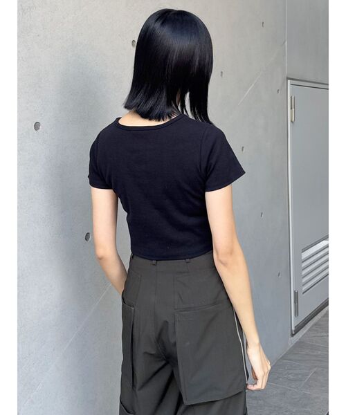 MURUA（ムルーア）の「テレコロゴクロップドT（Tシャツ/カットソー・レディース・ホワイト/ピンク/モカ/ブラック/ブルー・FREE）」の6枚目の写真