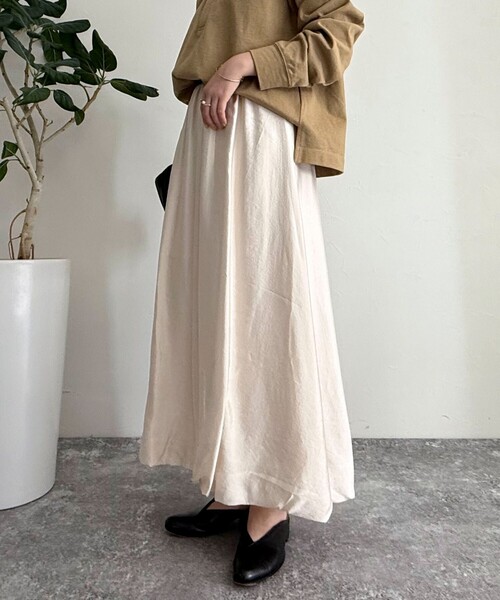 fredy emue（フレディエミュ）の「シャイニーイージーバルーンスカート（スカート・レディース・アイボリー/ベージュ/ブラック・36/38）」の4枚目の写真