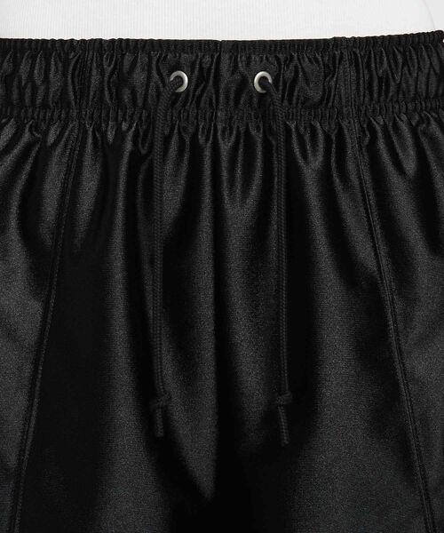 NIKE（ナイキ）の「《セットアップ対応商品》ナイキ スポーツウェア ウィメンズ ルーズ ミッドライズ グラフィック ショートパンツ / Nike Sportswear Women's Loose Mid-Rise Graphic Shorts HJ0164-010 Black（その他パンツ・レディース・ブラック・S/XS/XL/L/M）」の18枚目の写真