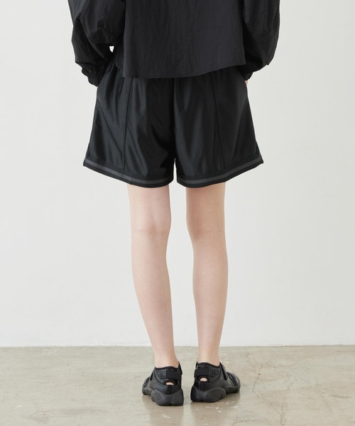 NIKE(ナイキ)の「《セットアップ対応商品》ナイキ スポーツウェア ウィメンズ ルーズ ミッドライズ グラフィック ショートパンツ / Nike Sportswear Women's Loose Mid-Rise Graphic Shorts HJ0164-010 Black(その他パンツ・レディース・ブラック・S/XS/XL/L/M)」の13枚目の写真