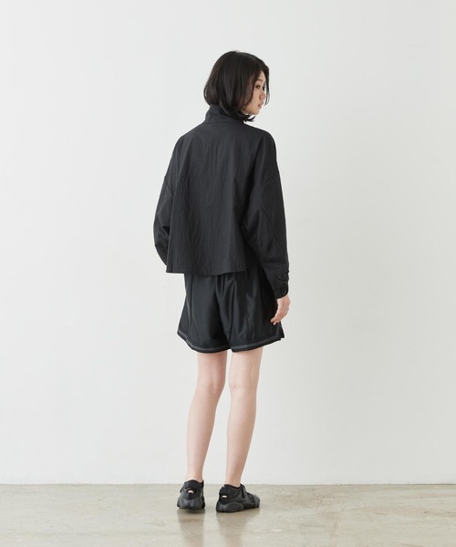 NIKE(ナイキ)の「《セットアップ対応商品》ナイキ スポーツウェア ウィメンズ ルーズ ミッドライズ グラフィック ショートパンツ / Nike Sportswear Women's Loose Mid-Rise Graphic Shorts HJ0164-010 Black(その他パンツ・レディース・ブラック・S/XS/XL/L/M)」の16枚目の写真