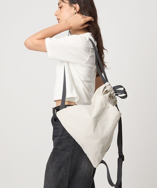 green label relaxing(グリーンレーベルリラクシング)の「【別注】<La Hutte>ナップサック&ハンドバッグ(バックパック/リュック・レディース・ブラック/ライトグレー・FREE)」の2枚目の写真