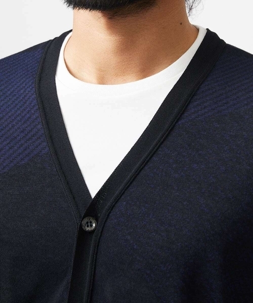 MICHEL KLEIN HOMME (ミッシェルクランオム)の「ダイアゴナル柄ニットカーディガン(カーディガン/ボレロ・メンズ・ライトグレー/ネイビー・MEDIUM/LARGE/X-LARGE)」の13枚目の写真