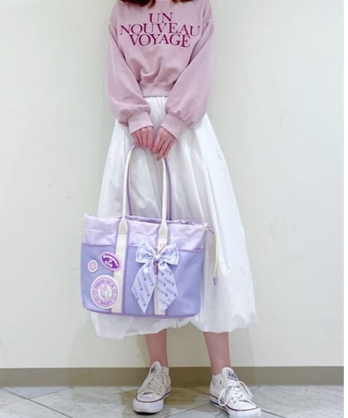 SAMANTHAVEGA(サマンサベガ)の「「ミッキーマウス&フレンズ」ロゴテープトートバッグ(デイジーダック)(トートバッグ・レディース・ラベンダー・FREE)」の2枚目の写真