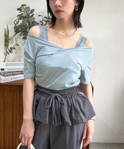Jewelobe(ジュエローブ)の「カシュクールレースストラップオフショルTシャツ(Tシャツ/カットソー・レディース・ホワイト/ブラック/ブルー・FREE)」の1枚目の写真