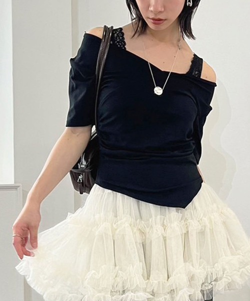 Jewelobe(ジュエローブ)の「カシュクールレースストラップオフショルTシャツ(Tシャツ/カットソー・レディース・ホワイト/ブラック/ブルー・FREE)」の3枚目の写真