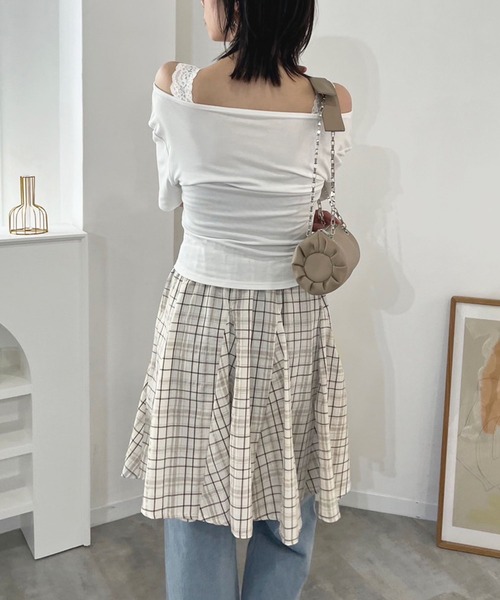 Jewelobe(ジュエローブ)の「カシュクールレースストラップオフショルTシャツ(Tシャツ/カットソー・レディース・ホワイト/ブラック/ブルー・FREE)」の16枚目の写真