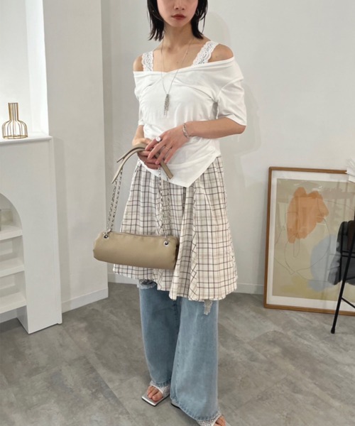 Jewelobe(ジュエローブ)の「カシュクールレースストラップオフショルTシャツ(Tシャツ/カットソー・レディース・ホワイト/ブラック/ブルー・FREE)」の17枚目の写真