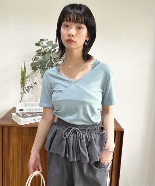 Jewelobe(ジュエローブ)の「カシュクールレースストラップオフショルTシャツ(Tシャツ/カットソー・レディース・ホワイト/ブラック/ブルー・FREE)」の9枚目の写真