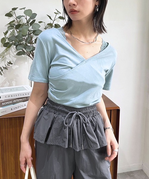 Jewelobe(ジュエローブ)の「カシュクールレースストラップオフショルTシャツ(Tシャツ/カットソー・レディース・ホワイト/ブラック/ブルー・FREE)」の10枚目の写真
