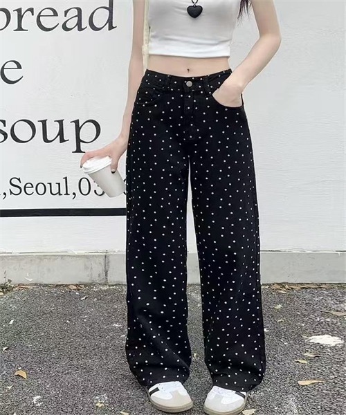 FREE STYLISTS(フリー スタイリスト)の「小花柄ワイドデニムパンツ(デニムパンツ・レディース・ホワイト/ブラック・S/M/2XL/L/XL)」の2枚目の写真