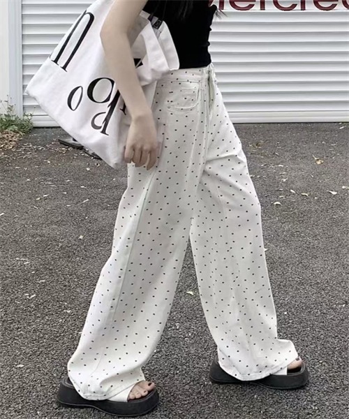 FREE STYLISTS(フリー スタイリスト)の「小花柄ワイドデニムパンツ(デニムパンツ・レディース・ホワイト/ブラック・S/M/2XL/L/XL)」の13枚目の写真