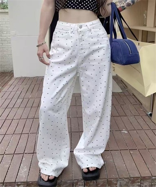 FREE STYLISTS(フリー スタイリスト)の「小花柄ワイドデニムパンツ(デニムパンツ・レディース・ホワイト/ブラック・S/M/2XL/L/XL)」の6枚目の写真