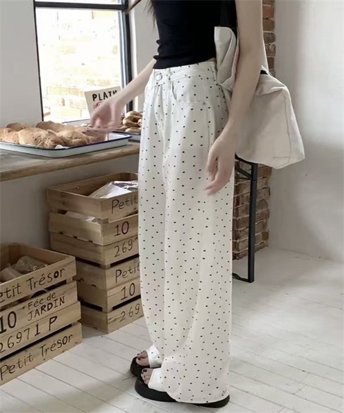 FREE STYLISTS(フリー スタイリスト)の「小花柄ワイドデニムパンツ(デニムパンツ・レディース・ホワイト/ブラック・S/M/2XL/L/XL)」の12枚目の写真