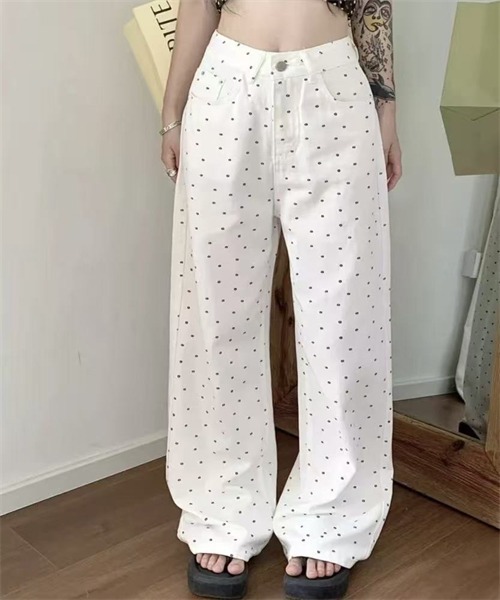 FREE STYLISTS(フリー スタイリスト)の「小花柄ワイドデニムパンツ(デニムパンツ・レディース・ホワイト/ブラック・S/M/2XL/L/XL)」の5枚目の写真