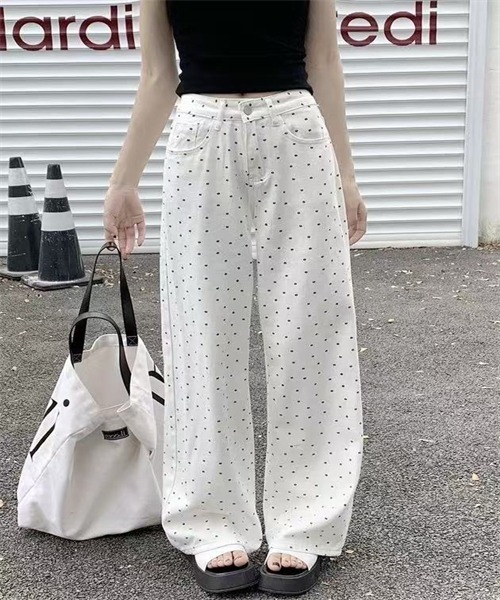FREE STYLISTS(フリー スタイリスト)の「小花柄ワイドデニムパンツ(デニムパンツ・レディース・ホワイト/ブラック・S/M/2XL/L/XL)」の4枚目の写真