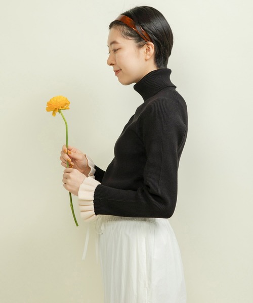 CHILD WOMAN（チャイルドウーマン）の「もちもち袖口フリル アイレットリブタートル（ニット/セーター・レディース・ブルー/ブラック系その他/アイボリー/その他/レッド/ネイビー/ブラック・FREE）」の4枚目の写真