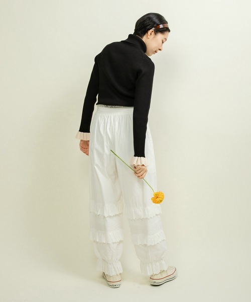 CHILD WOMAN（チャイルドウーマン）の「もちもち袖口フリル アイレットリブタートル（ニット/セーター・レディース・ブルー/ブラック系その他/アイボリー/その他/レッド/ネイビー/ブラック・FREE）」の21枚目の写真