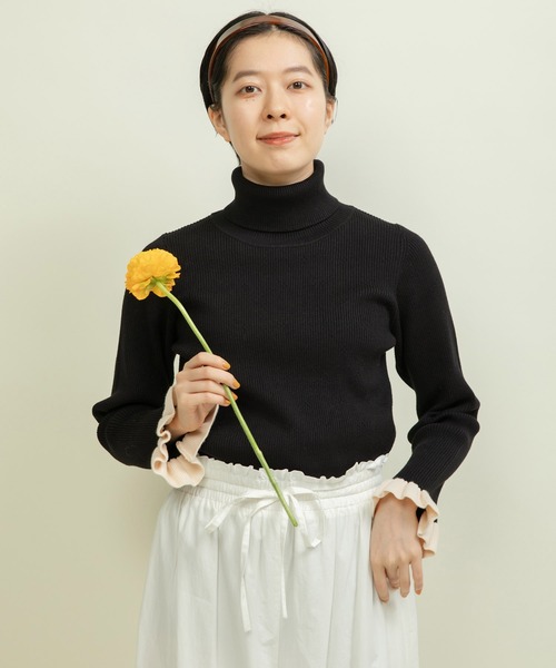 CHILD WOMAN（チャイルドウーマン）の「もちもち袖口フリル アイレットリブタートル（ニット/セーター・レディース・ブルー/ブラック系その他/アイボリー/その他/レッド/ネイビー/ブラック・FREE）」の16枚目の写真