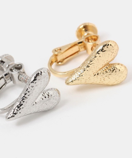 FOREVER 21(フォーエバー トゥエンティーワン)の「ハートデザインイヤリング2(イヤリング・レディース・シルバー/ゴールド・FREE)」の4枚目の写真