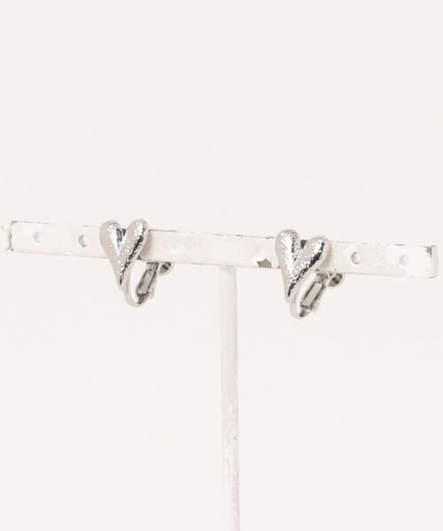 FOREVER 21(フォーエバー トゥエンティーワン)の「ハートデザインイヤリング2(イヤリング・レディース・シルバー/ゴールド・FREE)」の6枚目の写真