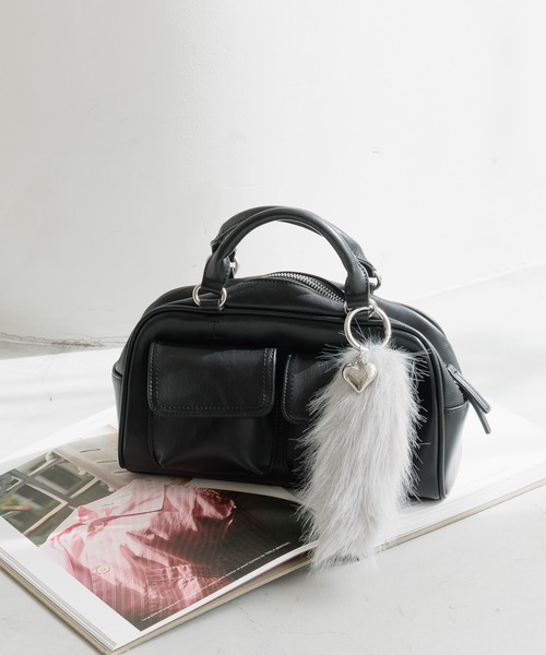 BAYFLOW（ベイフロー）の「[500mlのペットボトルが入る]チャーム付きＷポケットボストン（ボストンバッグ・レディース・ブラック/アイボリー/ブラウン・FREE）」の2枚目の写真