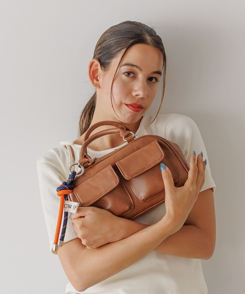 BAYFLOW（ベイフロー）の「[500mlのペットボトルが入る]チャーム付きＷポケットボストン（ボストンバッグ・レディース・ブラック/アイボリー/ブラウン・FREE）」の14枚目の写真