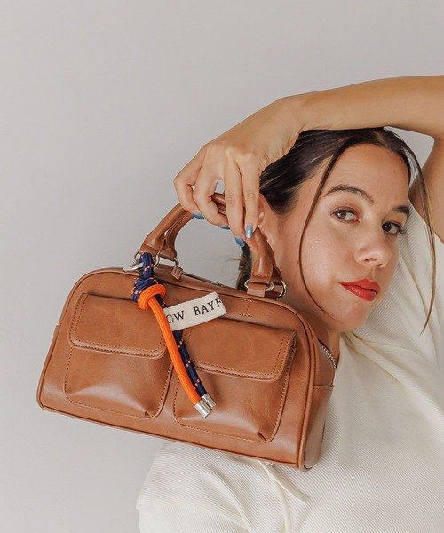 BAYFLOW（ベイフロー）の「[500mlのペットボトルが入る]チャーム付きＷポケットボストン（ボストンバッグ・レディース・ブラック/アイボリー/ブラウン・FREE）」の15枚目の写真