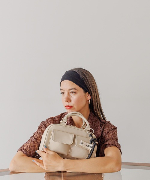 BAYFLOW（ベイフロー）の「[500mlのペットボトルが入る]チャーム付きＷポケットボストン（ボストンバッグ・レディース・ブラック/アイボリー/ブラウン・FREE）」の16枚目の写真