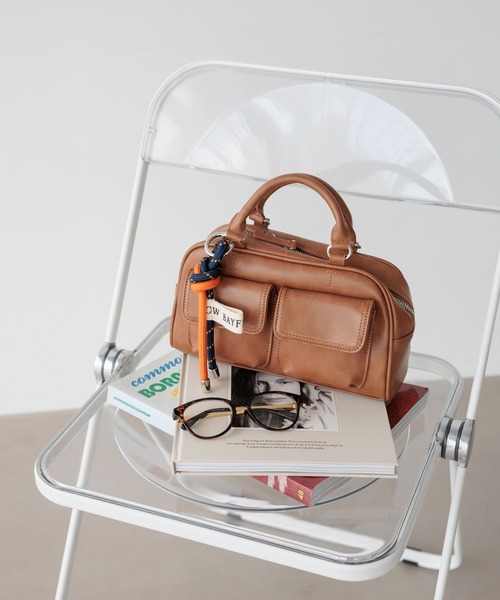 BAYFLOW（ベイフロー）の「[500mlのペットボトルが入る]チャーム付きＷポケットボストン（ボストンバッグ・レディース・ブラック/アイボリー/ブラウン・FREE）」の9枚目の写真