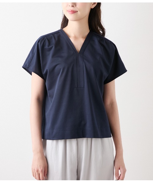 NEWYORKER(ニューヨーカー)の「【接触冷感】ハイツイストツイル Vネック半袖プルオーバー(Tシャツ/カットソー・レディース・ベージュ系その他/ネイビー・M/L)」の11枚目の写真