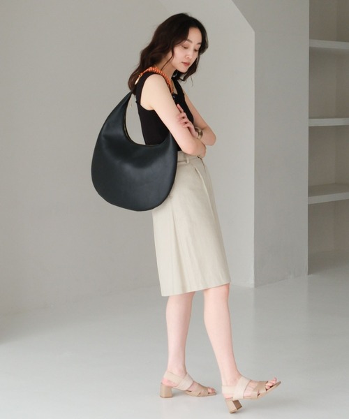 Elura(エルーラ)の「ゴムベルトヒールサンダル(サンダル・レディース・ブラック/ベージュ・LARGE/MEDIUM/SMALL)」の3枚目の写真