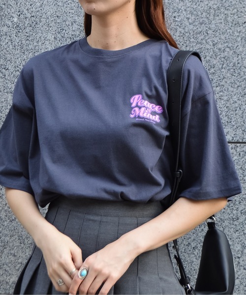 spiritoso(スピリトーゾ)の「【spiritoso】グリッタープリントTシャツ(Tシャツ/カットソー・レディース・スミクロ/ホワイト/ライトブルー/レモンイエロー・FREE)」の6枚目の写真