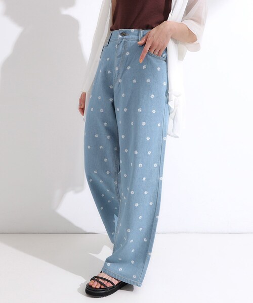 Cutie Blonde(キューティーブロンド)の「【S-LL】周りと差がつく デイジー柄デニムワイドパンツ(デニムパンツ・レディース・ネイビー系5/ブルー系6・01/04/03/02)」の1枚目の写真