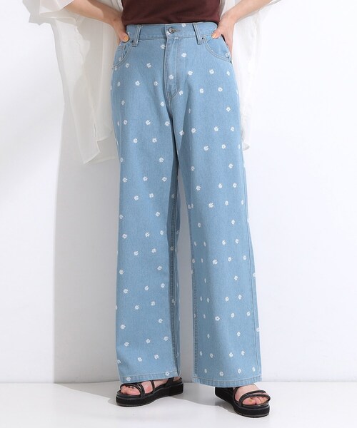 Cutie Blonde(キューティーブロンド)の「【S-LL】周りと差がつく デイジー柄デニムワイドパンツ(デニムパンツ・レディース・ネイビー系5/ブルー系6・01/04/03/02)」の7枚目の写真