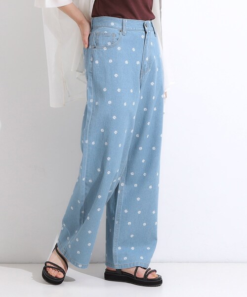 Cutie Blonde(キューティーブロンド)の「【S-LL】周りと差がつく デイジー柄デニムワイドパンツ(デニムパンツ・レディース・ネイビー系5/ブルー系6・01/04/03/02)」の8枚目の写真