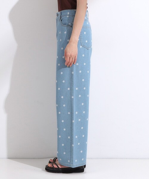 Cutie Blonde(キューティーブロンド)の「【S-LL】周りと差がつく デイジー柄デニムワイドパンツ(デニムパンツ・レディース・ネイビー系5/ブルー系6・01/04/03/02)」の12枚目の写真