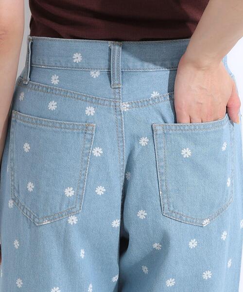 Cutie Blonde(キューティーブロンド)の「【S-LL】周りと差がつく デイジー柄デニムワイドパンツ(デニムパンツ・レディース・ネイビー系5/ブルー系6・01/04/03/02)」の16枚目の写真
