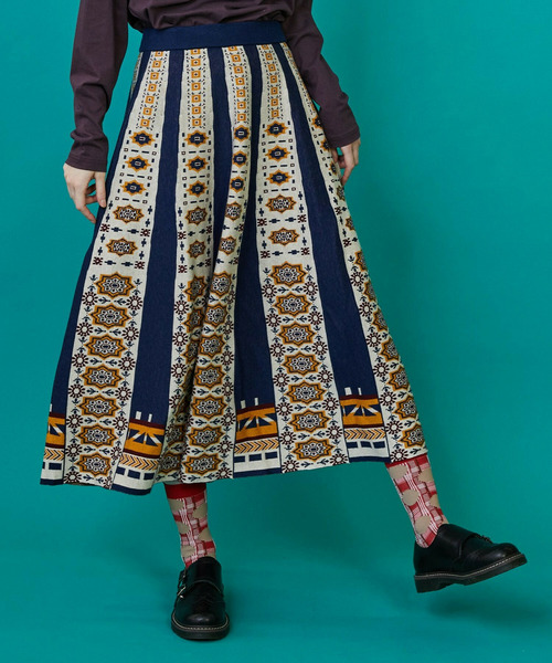 FRAPBOIS(フラボア)の「タイルニット スカート(スカート・レディース・ネイビー/ブラック・1)」の1枚目の写真