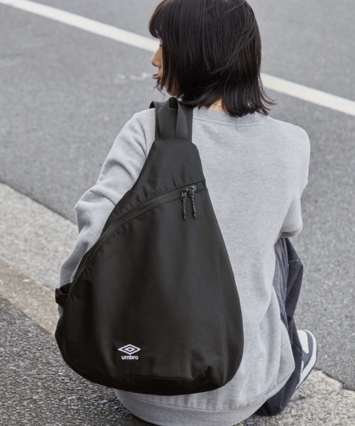 UMBRO（アンブロ）の「UMBRO/アンブロ 別注　ナイロンワンショルダーボディーバッグ（ショルダーバッグ・レディース・ブラック/チャコールグレー/ダークネイビー・FREE）」の8枚目の写真