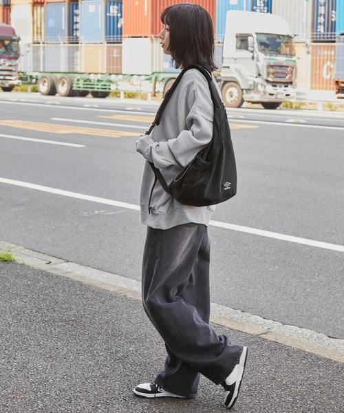 UMBRO（アンブロ）の「UMBRO/アンブロ 別注　ナイロンワンショルダーボディーバッグ（ショルダーバッグ・レディース・ブラック/チャコールグレー/ダークネイビー・FREE）」の9枚目の写真