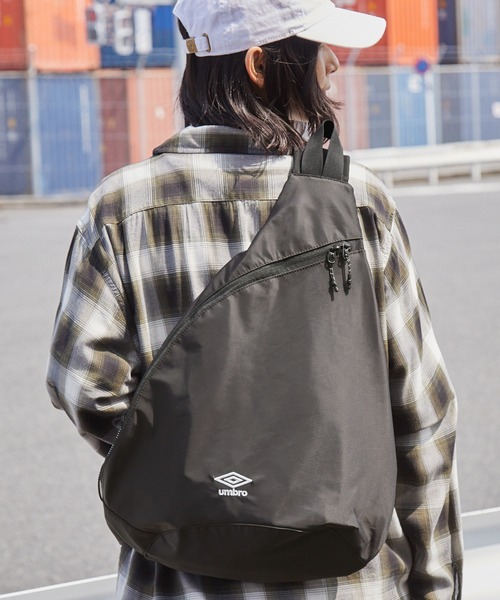 UMBRO（アンブロ）の「UMBRO/アンブロ 別注　ナイロンワンショルダーボディーバッグ（ショルダーバッグ・レディース・ブラック/チャコールグレー/ダークネイビー・FREE）」の11枚目の写真
