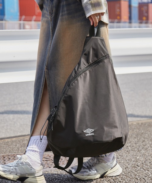 UMBRO（アンブロ）の「UMBRO/アンブロ 別注　ナイロンワンショルダーボディーバッグ（ショルダーバッグ・レディース・ブラック/チャコールグレー/ダークネイビー・FREE）」の13枚目の写真