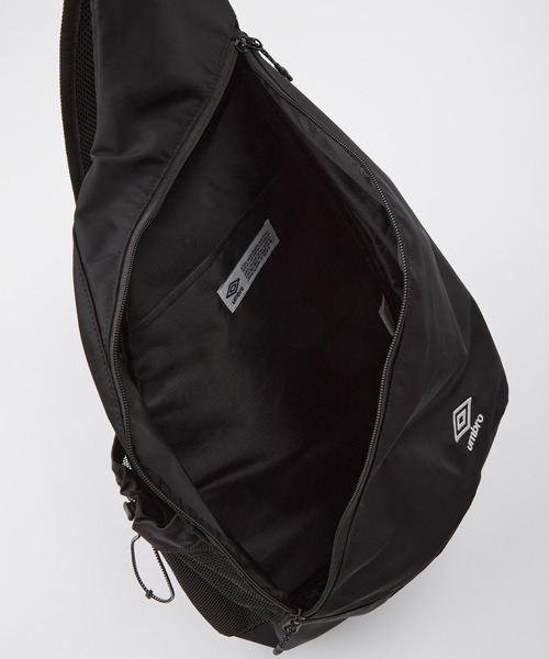【即完売】UMBRO ショルダーバッグ　スリングバッグ　ワンショルダーバッグ UMBRO別注ナイロンワンショルダーボディーバッグ MONO-MART