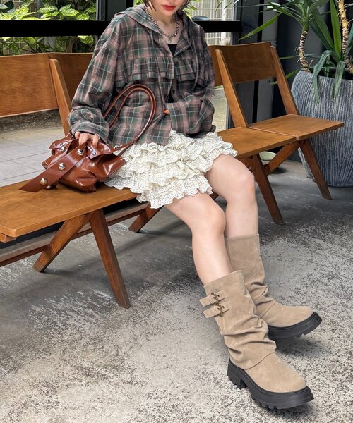 w closet（ダブルクローゼット）の「【25AW】ベルト付カバーミドルブーツ（ブーツ・レディース・ブラック/ベージュ/ブラウン・SMALL/LARGE/MEDIUM）」の5枚目の写真